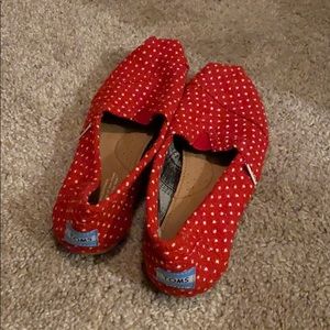 Toms red polka dot shoe